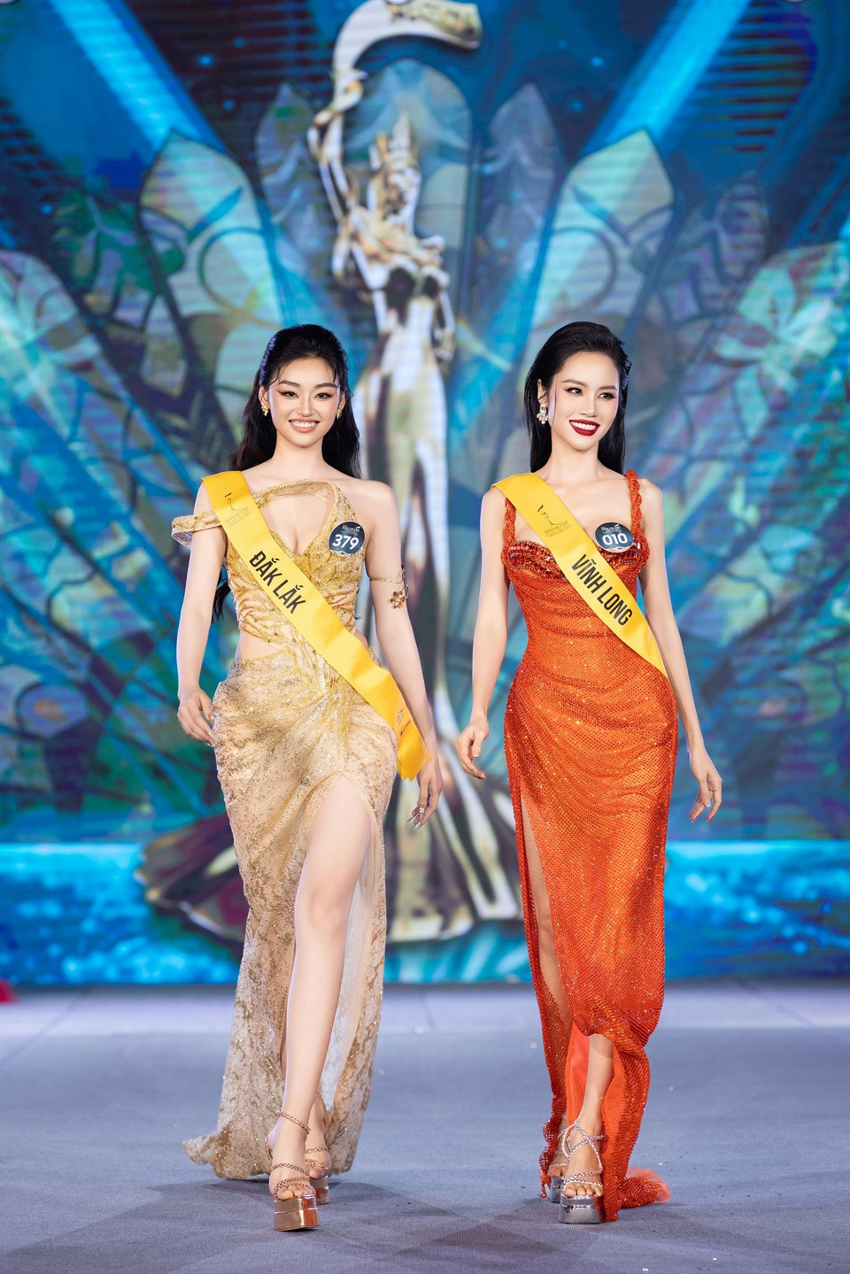 Ngắm nhan sắc các thí sinh lọt vào vòng chung kết cuộc thi. (Ảnh: CTV/Vietnam+)