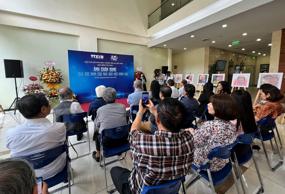 Sự kiện thu hút đông đảo những nhà báo lão thành Thông tấn về tụ hội. (Ảnh: Mai Mai/Vietnam+)