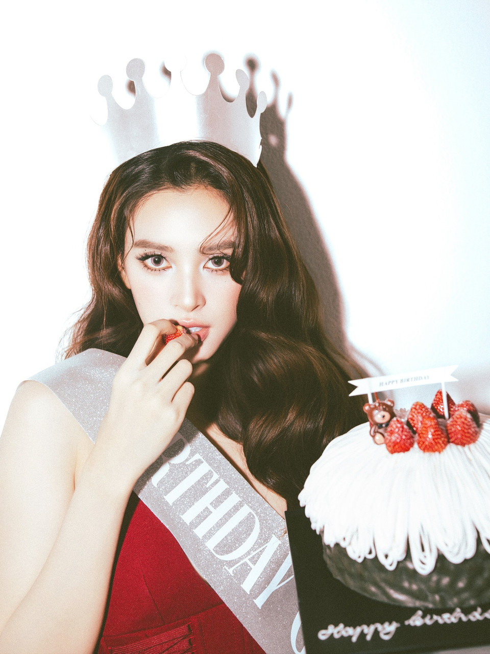 Hình ảnh một hoa hậu giàu lòng nhân ái, luôn nỗ lực mang đến những giá trị tích cực cho xã hội giúp cô ghi điểm trong mắt công chúng. (Ảnh: CTV/Vietnam+)