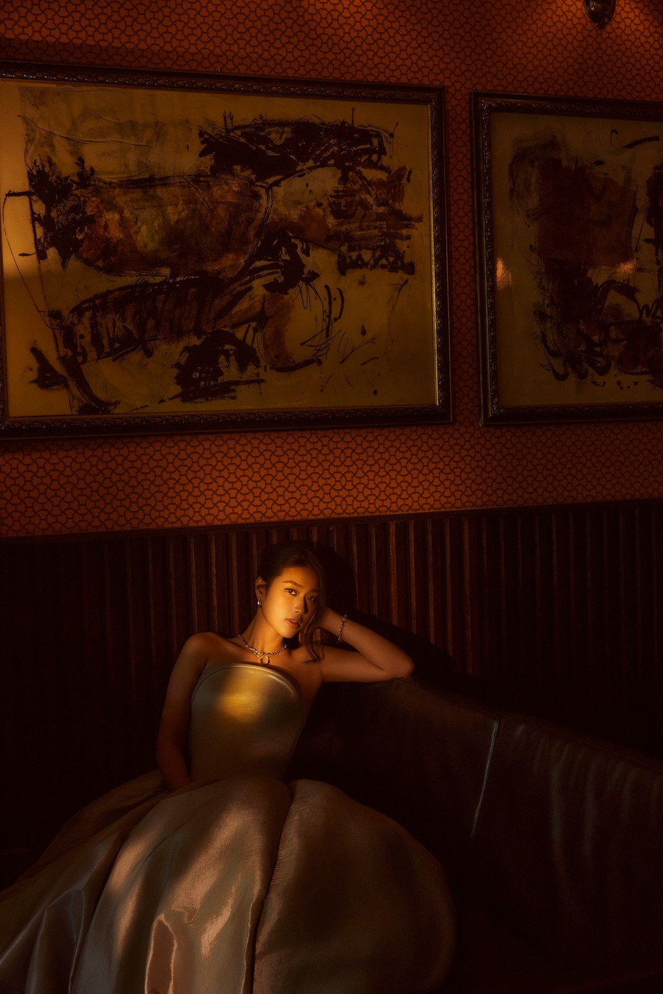 Hoa hậu Thiên Ân liên cũng tục xuất hiện trên các sàn diễn thời trang và tại những sự kiện giải trí lớn cả trong nước lẫn quốc tế, đồng hành cùng nhiều nhãn hàng và thương hiệu cao cấp. (Ảnh: NVCC)