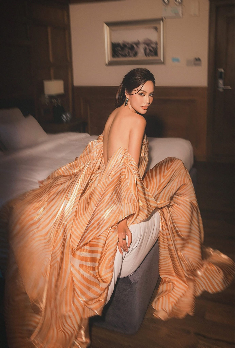 Những sáng tạo này cũng là kết quả của luận văn tốt nghiệp thạc sỹ chuyên ngành mỹ thuật ứng dụng của nhà thiết kế Lê Thanh Hòa, giúp anh xuất sắc đạt vị trí thủ khoa. (Ảnh: CTV/Vietnam+)