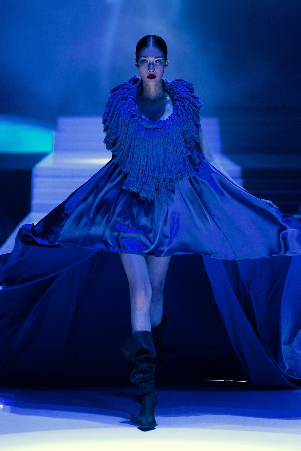 Hơn hai thập kỷ hoạt động trong lĩnh vực thời trang cao cấp, Frederick Lee được mệnh danh là “người kể chuyện bằng vải vóc” của Singapore - người luôn coi thời trang là loại hình nghệ thuật thực sự và coi mình là một nghệ sỹ. (Ảnh: PV/Vietnam+)