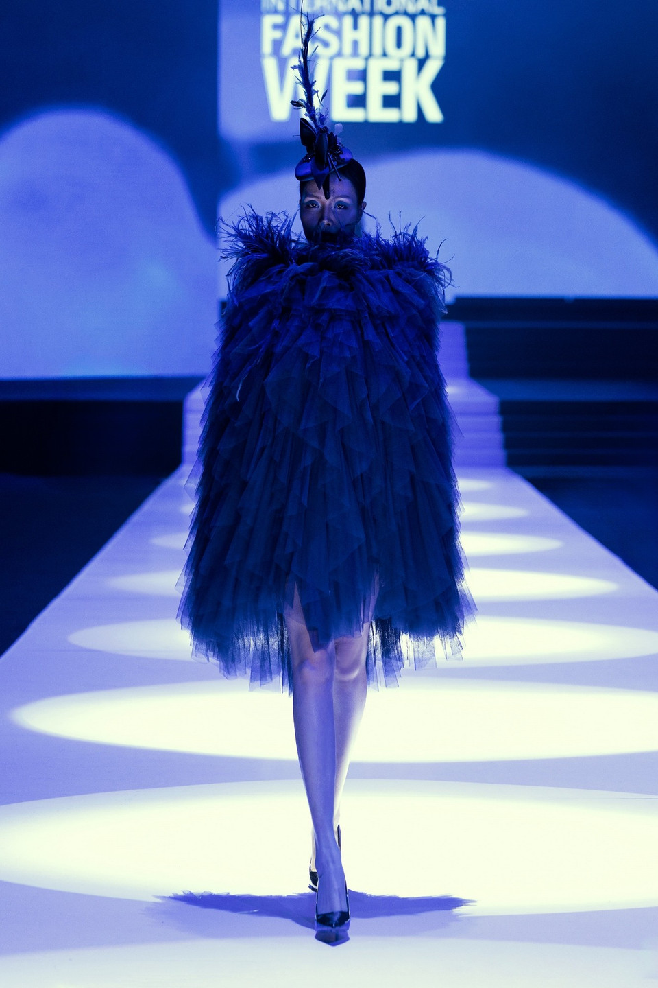 Thiết kế trong bộ sưu tập “Nocturne Éternelle” của nhà tạo mẫu Frederick Lee. (Ảnh: PV/Vietnam+)