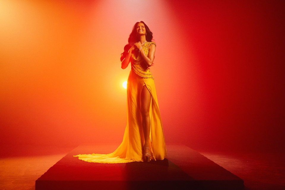 Kỷ niệm 7 năm đăng quang, H’Hen Niê thực hiện bộ ảnh nhằm lưu lại cột mốc ý nghĩa. Đặc biệt, H’Hen Niê mặc lại chiếc đầm vàng từng cùng cô chinh chiến Miss Universe 2018. (Ảnh: CTV/Vietnam+)