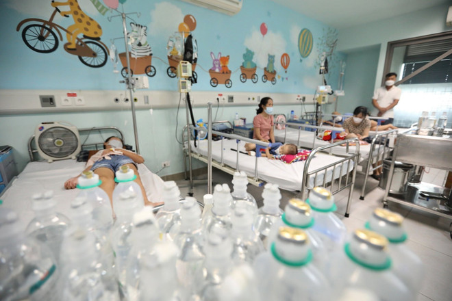 Bộ Y tế quy định rõ tỷ lệ số giường dịch vụ trong các bệnh viện công ảnh 1