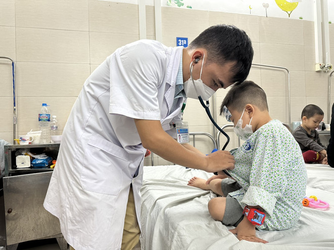 Hà Nội: Ghi nhận nhiều trẻ mắc sốt xuất huyết trong tình trạng nặng ảnh 1