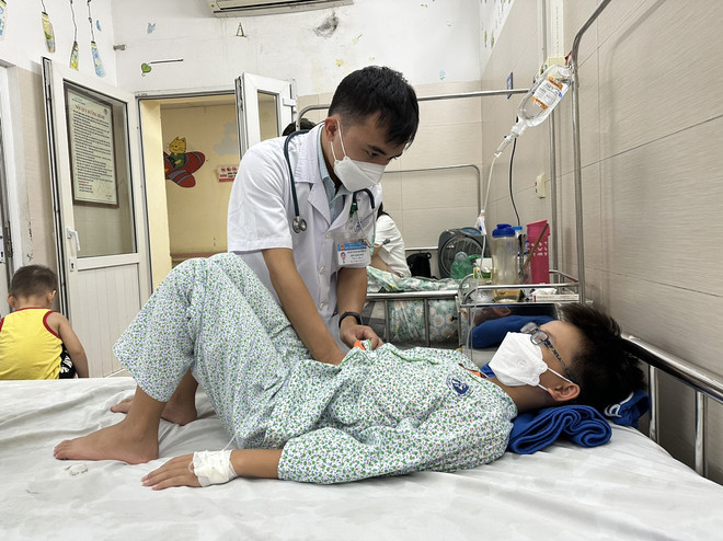 Hà Nội: Ghi nhận nhiều trẻ mắc sốt xuất huyết trong tình trạng nặng ảnh 2