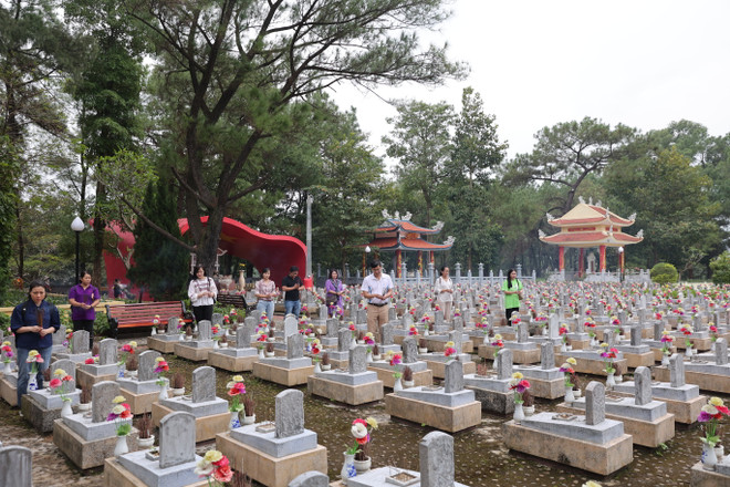 VietnamPlus 'Về Nguồn': Ngàn thu vọng mãi 'tuổi hai mươi' chọi đạn bom ảnh 9