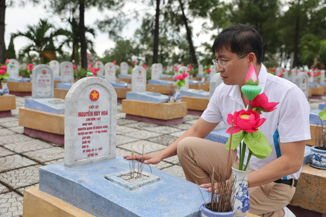 VietnamPlus 'Về Nguồn': Ngàn thu vọng mãi 'tuổi hai mươi' chọi đạn bom ảnh 7