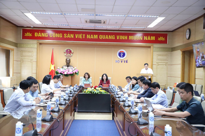 Các đại biểu tại Hội nghị trực tuyến công tác tiêm chủng COVID-19 và phòng, chống dịch. (Ảnh: PV/Vietnam+) Liên Bộ Y tế và Giáo dục “thúc” nhanh tốc độ tiêm chủng ở trẻ em ảnh 2