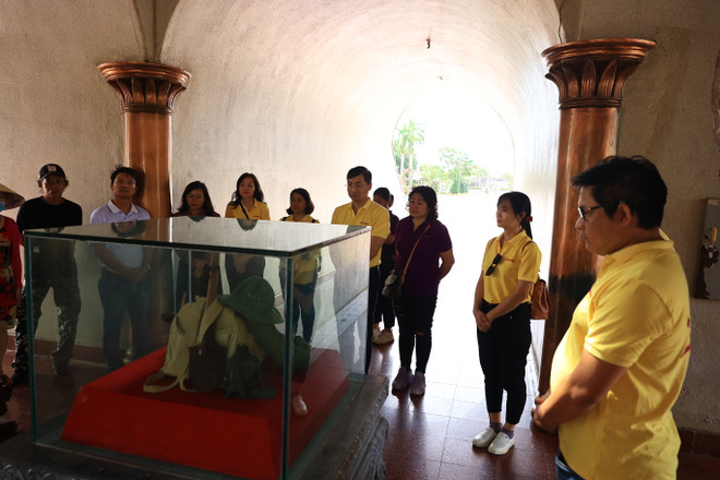 VietnamPlus 'Về Nguồn': Ngàn thu vọng mãi 'tuổi hai mươi' chọi đạn bom ảnh 3