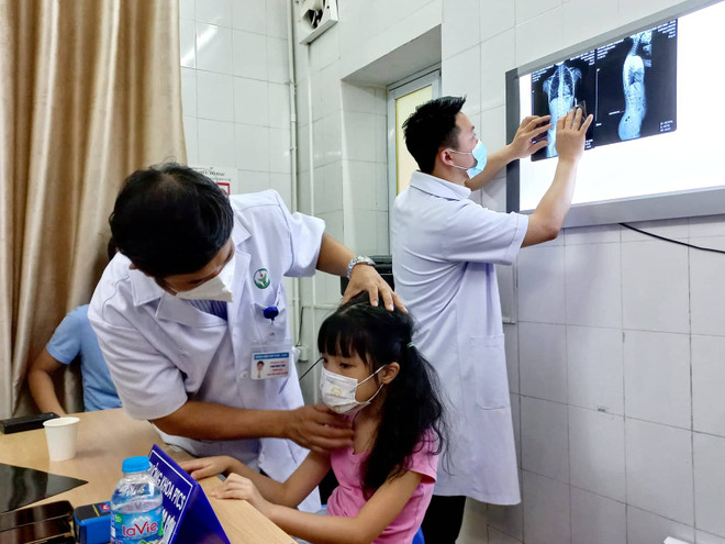 'Nhiều trẻ em bị cong vẹo cột sống không được điều trị kịp thời' ảnh 2
