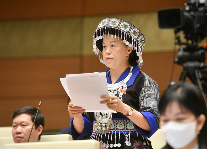 Cần có chính sách ưu đãi đặc thù cho cán bộ y tế vùng khó khăn ảnh 2