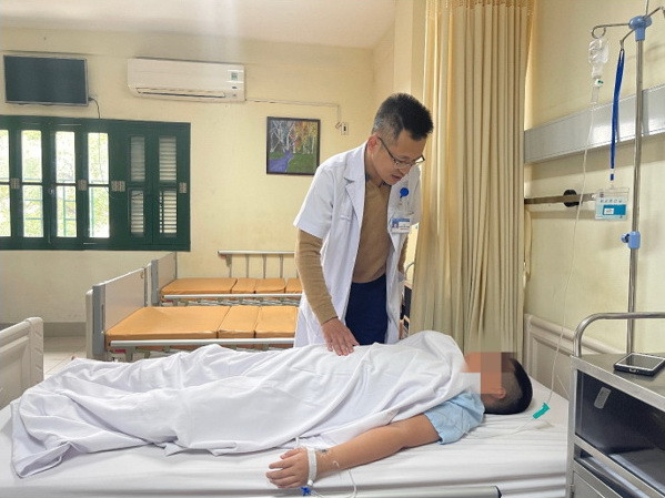 Bệnh nhân 14 tuổi phải cắt tinh hoàn sau 13 ngày truyền kháng sinh ảnh 1