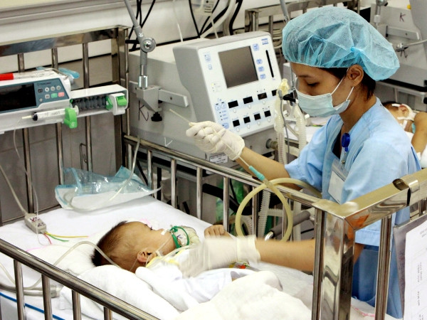 Nhiều trẻ mắc ho gà nhập viện trong tình trạng nguy kịch ảnh 1