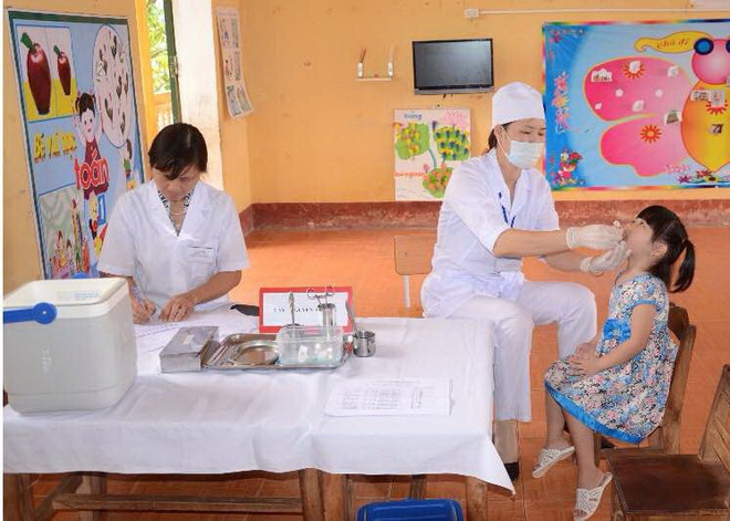 96% trẻ em ở vùng nguy cơ cao được uống vắcxin phòng bại liệt ảnh 1