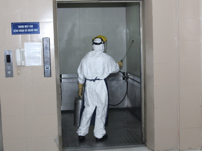 Diễn tập cách ly, điều trị bệnh nhân nghi nhiễm Ebola tại Việt Nam ảnh 6