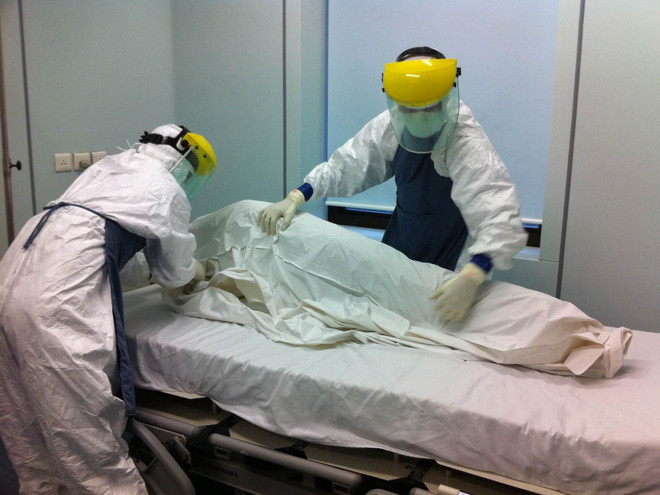 Diễn tập cách ly, điều trị bệnh nhân nghi nhiễm Ebola tại Việt Nam ảnh 10
