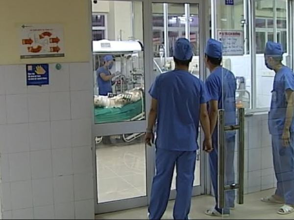 Người duy nhất sống sót vụ trực thăng rơi đã nói chuyện được ảnh 1