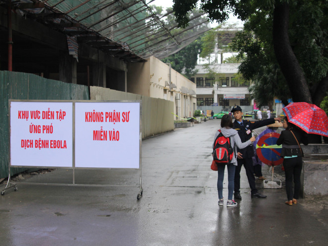 Diễn tập cách ly, điều trị bệnh nhân nghi nhiễm Ebola tại Việt Nam ảnh 2