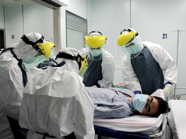 Diễn tập cách ly, điều trị bệnh nhân nghi nhiễm Ebola tại Việt Nam ảnh 1
