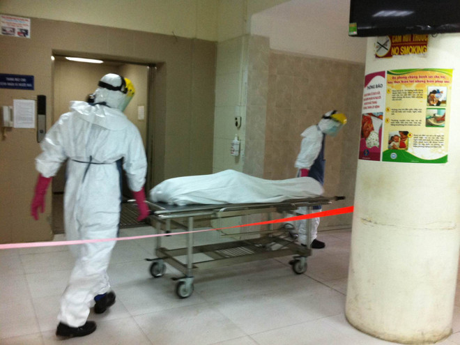 Diễn tập cách ly, điều trị bệnh nhân nghi nhiễm Ebola tại Việt Nam ảnh 11