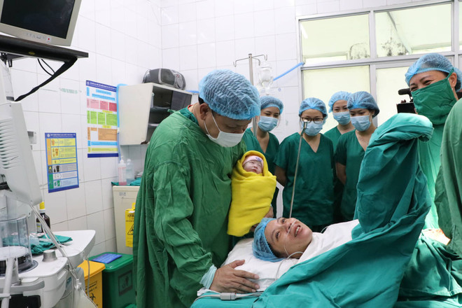 Kỳ tích cứu sống thai phụ vỡ tử cung ở tuần thứ 26 đặc biệt hi hữu ảnh 1