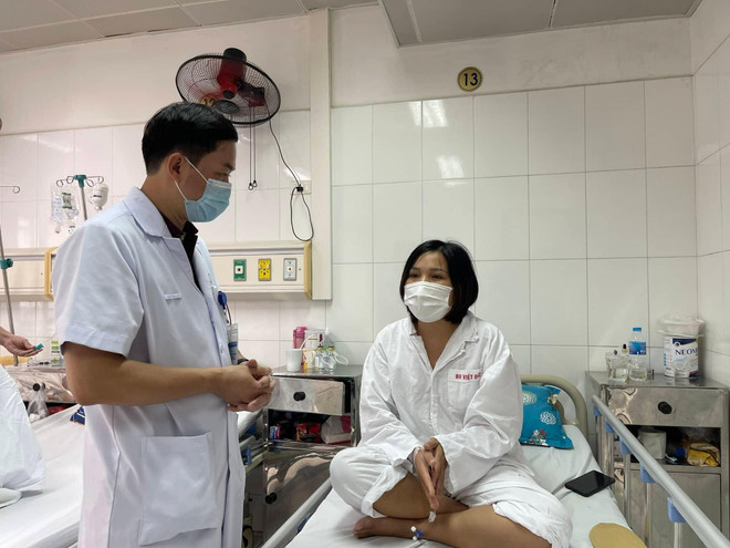 Phương pháp điều trị cho người mồ hôi chảy ròng ròng trên bàn tay ảnh 1