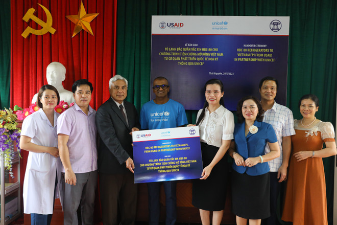 USAID và UNICEF cung cấp 590 tủ lạnh bảo quản vaccine cho Việt Nam ảnh 2