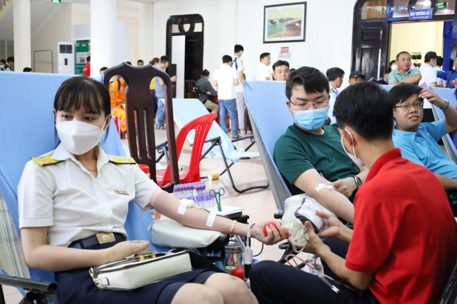Năm 2022, toàn quốc đã vận động và tiếp nhận được hơn 1,4 triệu đơn vị máu. (Ảnh: PV/Vietnam+) Đã có gần 1,5% dân số Việt Nam tham gia hiến máu nhân đạo ảnh 1
