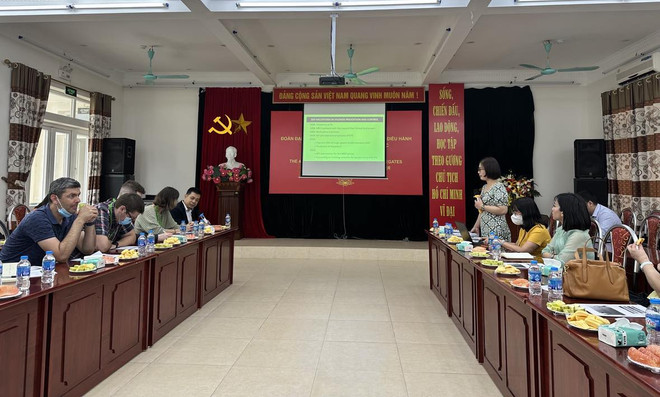 Buổi làm việc giữa Đoàn đại biểu hội nghị lần thứ 49 Hội đồng điều hành Quỹ toàn cầu tới thăm và làm việc tại Trung tâm y tế Quận Nam Từ Liêm. (Ảnh: T.G/Vietnam+) Qũy Toàn cầu: Việt Nam cần lồng ghép nhiều dịch vụ phòng chống HIV ảnh 2