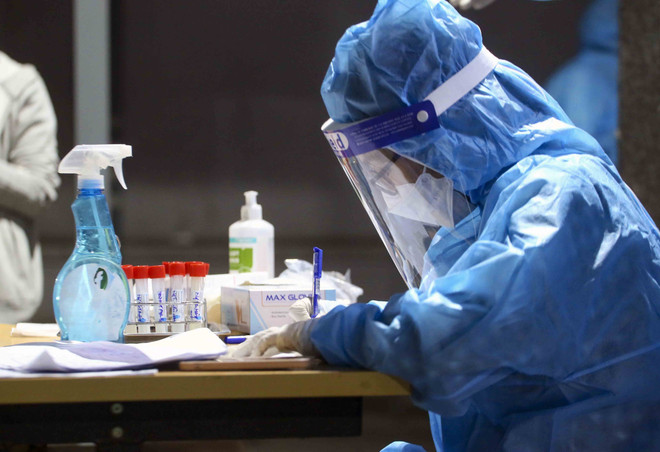 Ngày 28/12: Hà Nội thêm 1.920 ca mắc COVID và có 11 ca tử vong ảnh 1