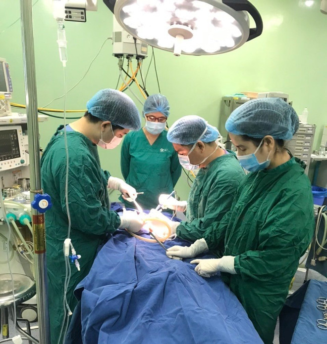 Phẫu thuật cho bệnh nhi sơ sinh có khối u bạch huyết 'khổng lồ' ảnh 2