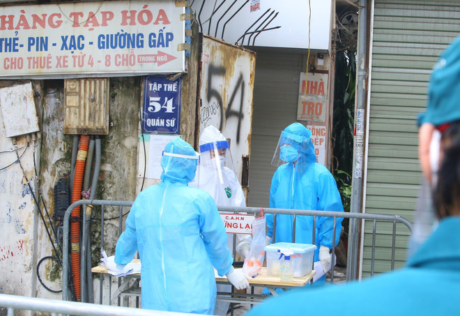Ngày 25/12: Hà Nội thêm 1.879 ca mắc COVID, có 549 ca cộng đồng ảnh 1