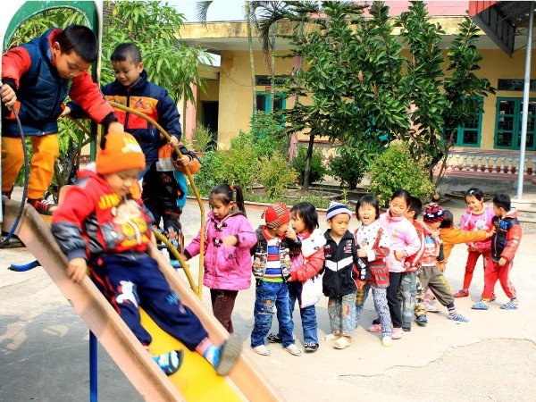 Mất cân bằng giới tính khi sinh là một vấn đề lớn đối với ngành dân số hiện nay. (Ảnh: Dương Ngọc/TTXVN) Phát động giải báo chí toàn quốc viết về công tác dân số ảnh 1