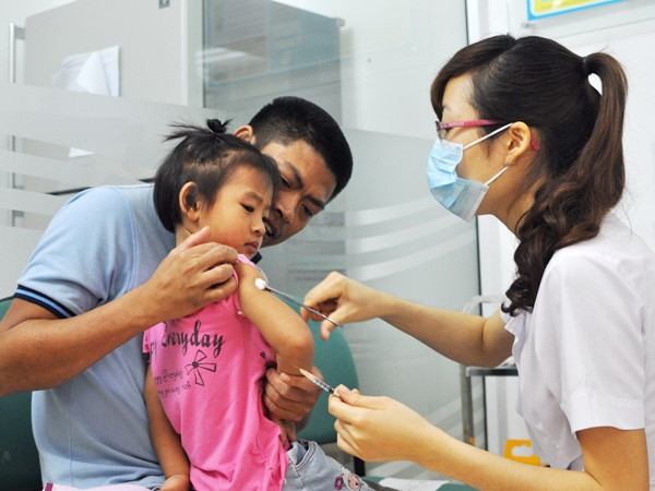 Tỷ lệ tiêm vét vắcxin sởi trên toàn quốc đạt mức 85% ảnh 1