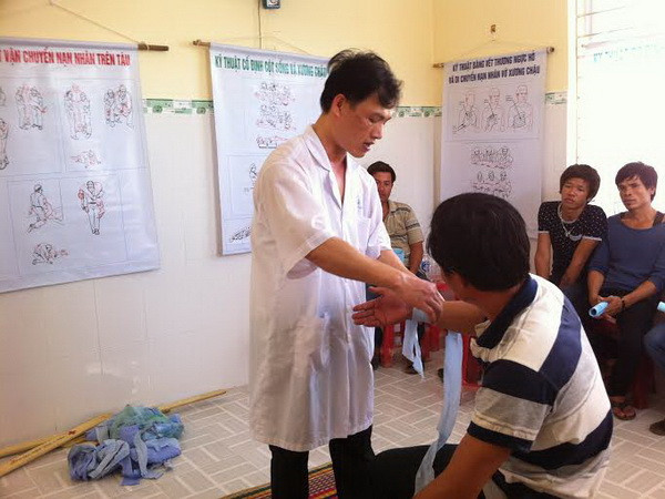 Trang bị cho ngư dân kiến thức cấp cứu ban đầu trên biển ảnh 1