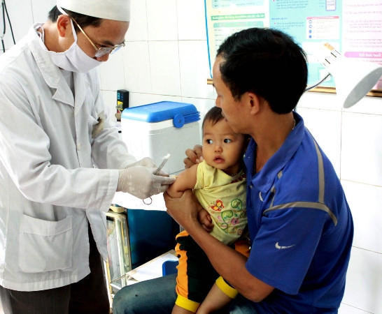 Dịch sởi chưa qua, dân lại "mòn mỏi" chờ vắcxin thủy đậu ảnh 1