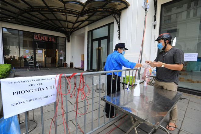 Hà Nội ghi nhận thêm 3 trường hợp dương tính với SARS-CoV-2 ảnh 1
