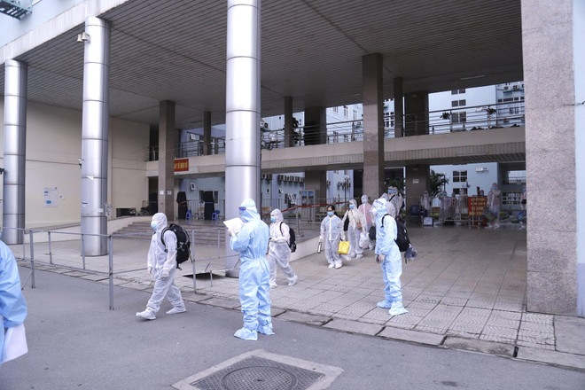 500 người ở Bệnh viện K được chuyển tới cơ sở cách ly khác ảnh 2