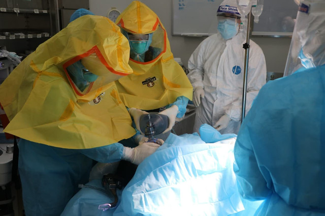 Mổ cấp cứu thành công sản phụ mắc COVID-19 bị suy hô hấp ảnh 3