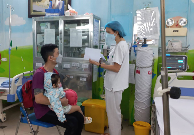 Nhiều dịch bệnh đang "bủa vây" trẻ nhỏ khi thời tiết chuyển mùa ảnh 3