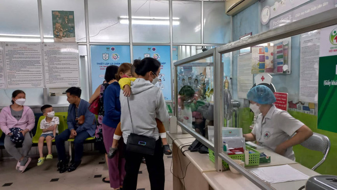 Nhiều dịch bệnh đang "bủa vây" trẻ nhỏ khi thời tiết chuyển mùa ảnh 2