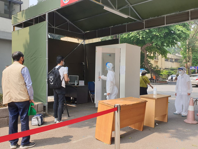  [Photo] Kiểm soát phòng chống dịch chặt chẽ tại Bệnh viện Hữu Nghị ảnh 4