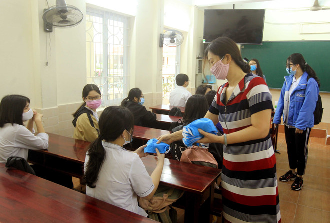 Chương trình “Vững vàng Việt Nam” nhằm nâng cao nhận thức của người dân về phòng bệnh COVID-19. (Ảnh: An Đăng/TTXVN) “Vững vàng Việt Nam” tiến tới chung sống an toàn với COVID-19 ảnh 1