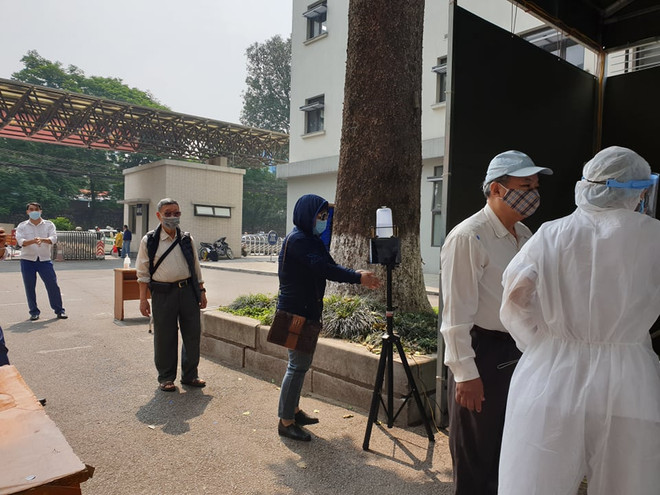  [Photo] Kiểm soát phòng chống dịch chặt chẽ tại Bệnh viện Hữu Nghị ảnh 7