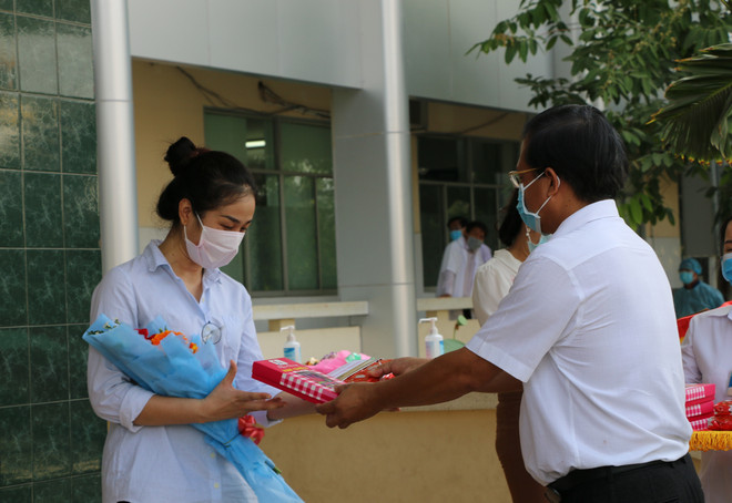 Thêm 2 bệnh nhân mắc COVID-19 được công bố khỏi bệnh ảnh 1