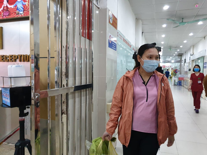 Bệnh nhân Hoàng Thị Tân đã được xuất viện trở về nhà. (Ảnh: T.G/Vietnam+) Sản phụ từng bị ngừng tim trong 120 phút đã được xuất viện ảnh 1