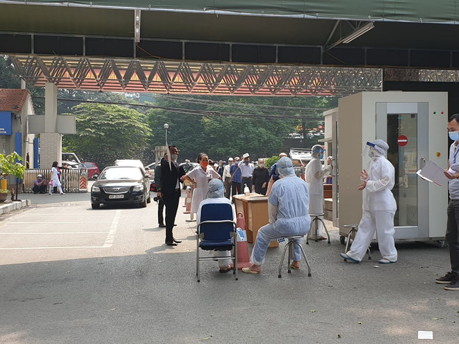  [Photo] Kiểm soát phòng chống dịch chặt chẽ tại Bệnh viện Hữu Nghị ảnh 3