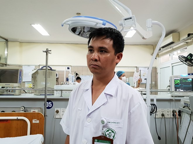 Bác sỹ Bệnh viện Bạch Mai chỉ cách sơ cứu cho người bị sốc nhiệt ảnh 3